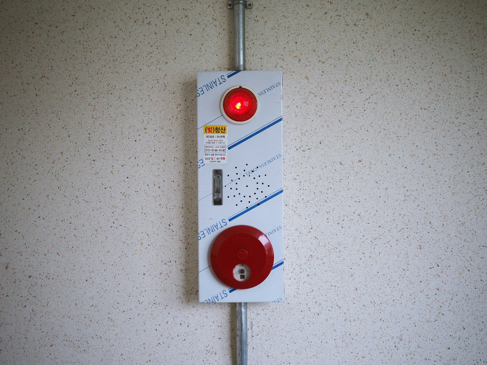 white and red UNK device